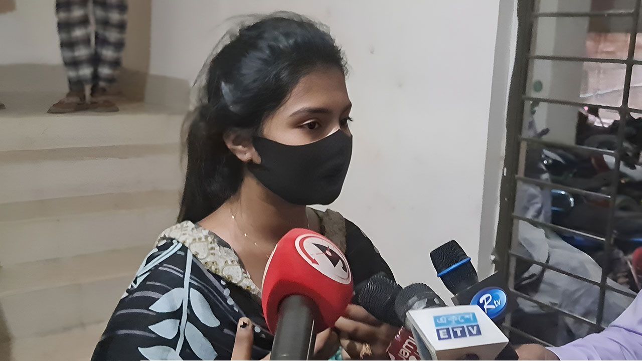 আমি নিজেই মদ খেয়েছি’, থানায় এসে যা বললেন সেই তরুণী