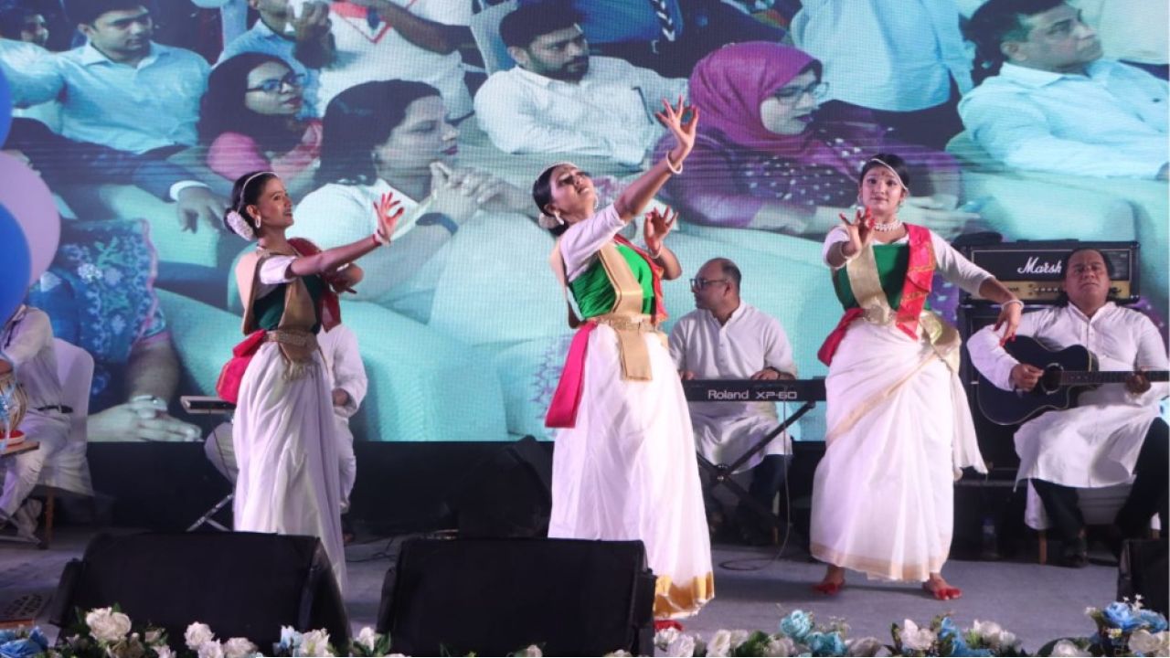 বাহাদুর শাহ্ পার্কে ‘নজরুল বর্ষের’ বর্ণাঢ্য সাংস্কৃতিক অনুষ্ঠান