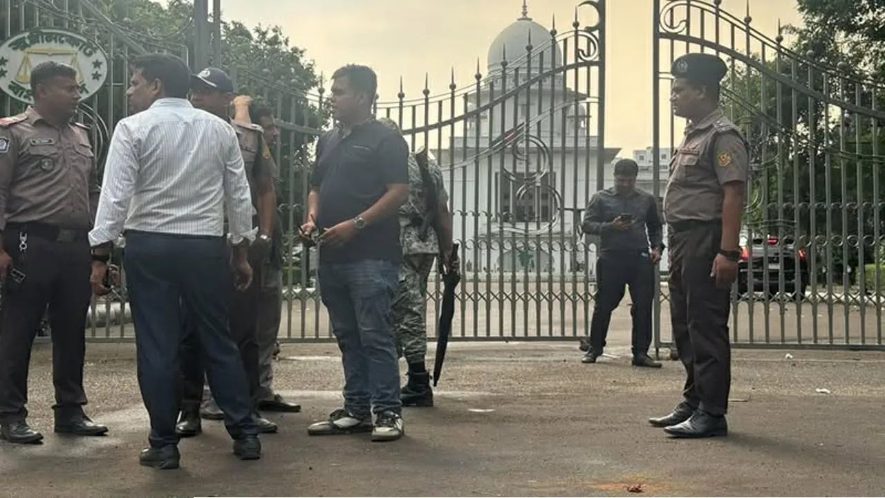 রায় ঘোষণার পরপরই সুপ্রিম কোর্টে ককটেল বিস্ফোরণ