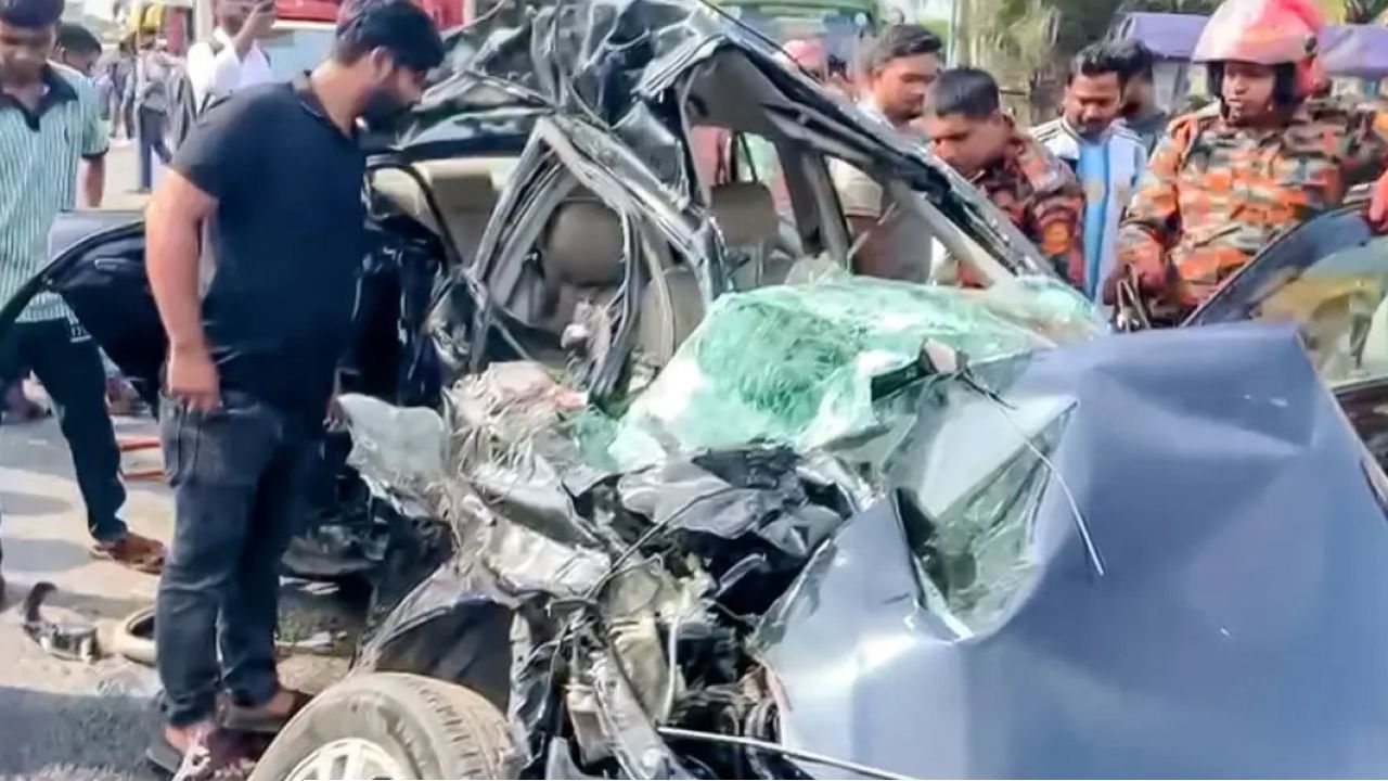 মুন্সীগঞ্জে বাস-প্রাইভেটকার সংঘর্ষে নিহত ৪