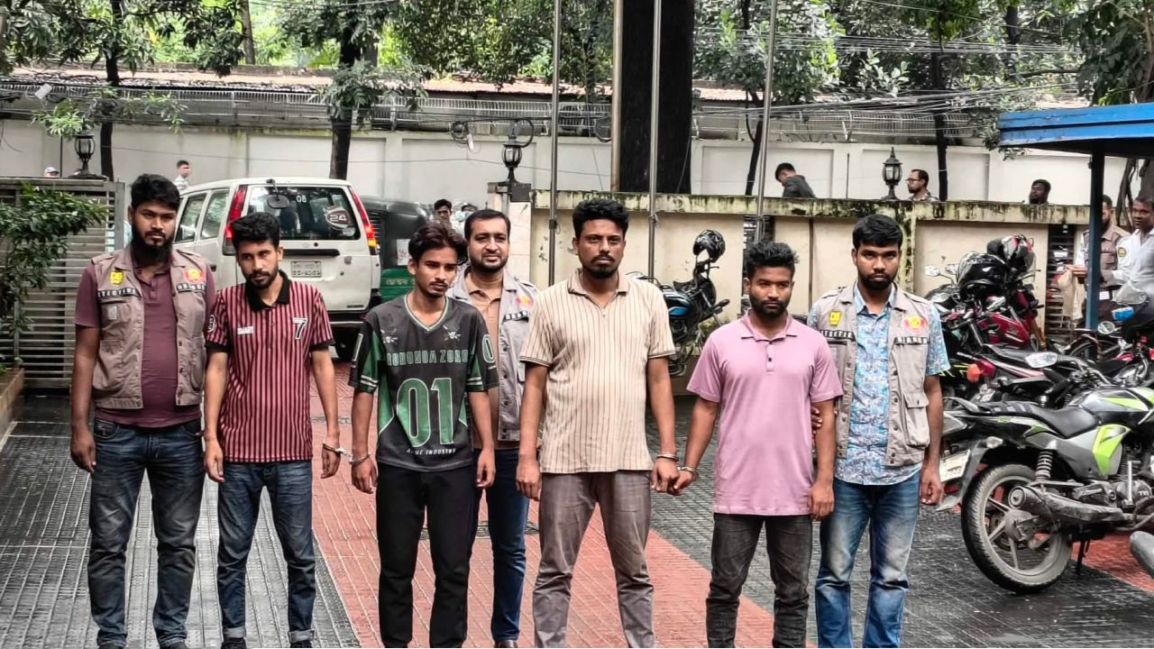 যাত্রাবাড়ী থানার সামনে ককটেল বিস্ফোরণ, গ্রেপ্তার ৪ জন 