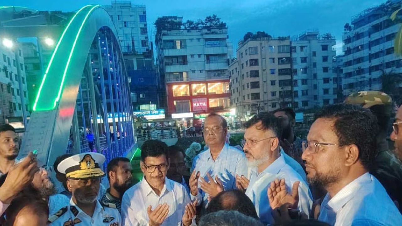 ডিএনসিসি প্রশাসক মিল্টনের হাত ধরে উন্মোচিত হলো আফতাবনগর-বনশ্রী ফুটওভার ব্রিজ
