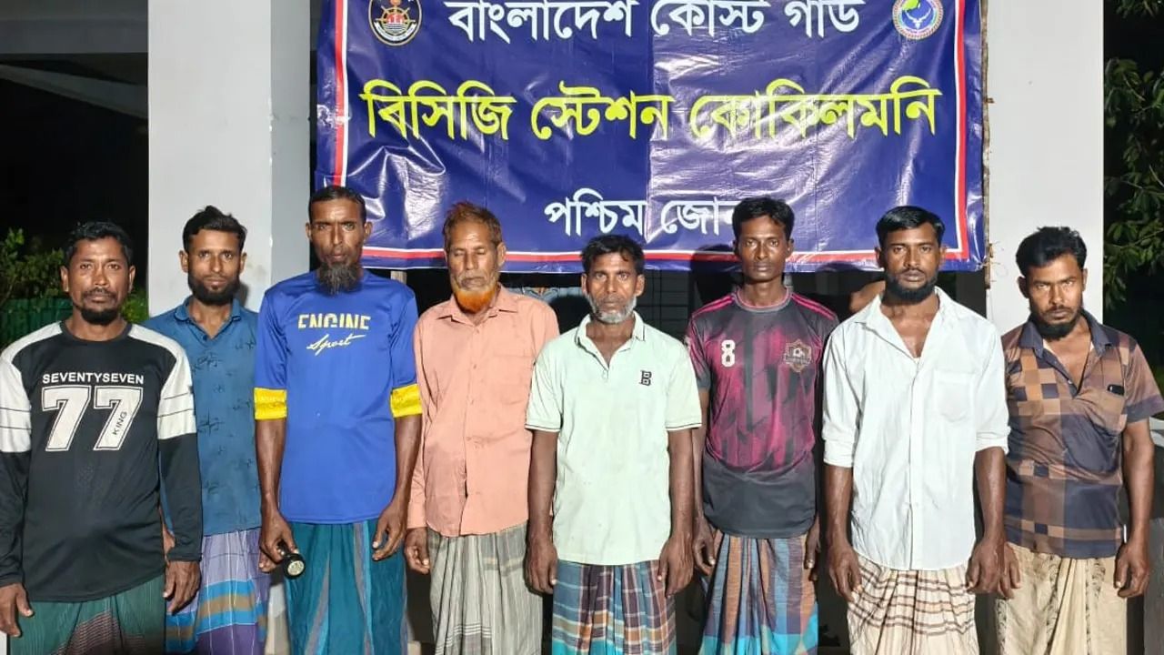 ৫ দিন পর গভীর সমুদ্র থেকে জীবিত উদ্ধার ৮ জেলে