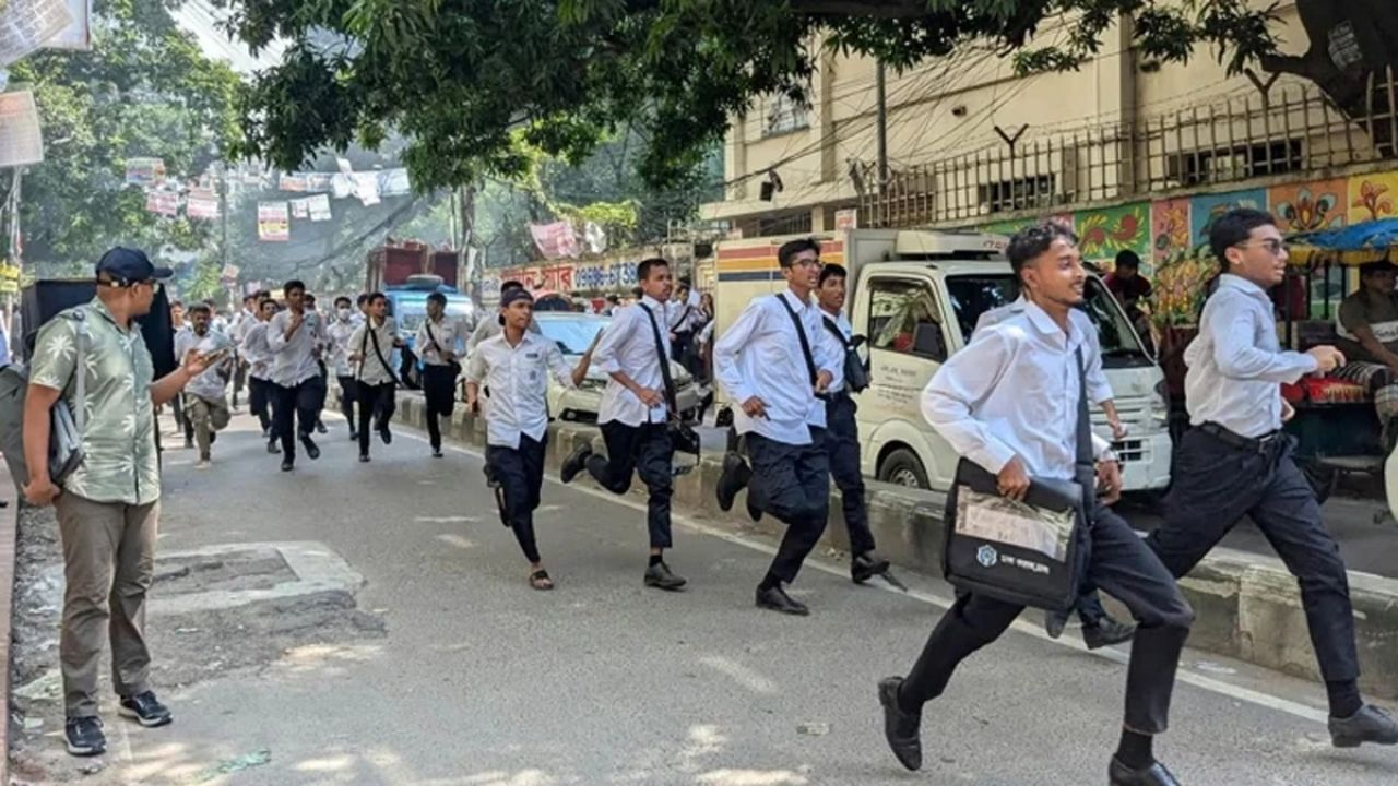 ঢাকা কলেজ-আইডিয়াল কলেজ শিক্ষার্থীদের সংঘর্ষ, আহত কয়েকজন