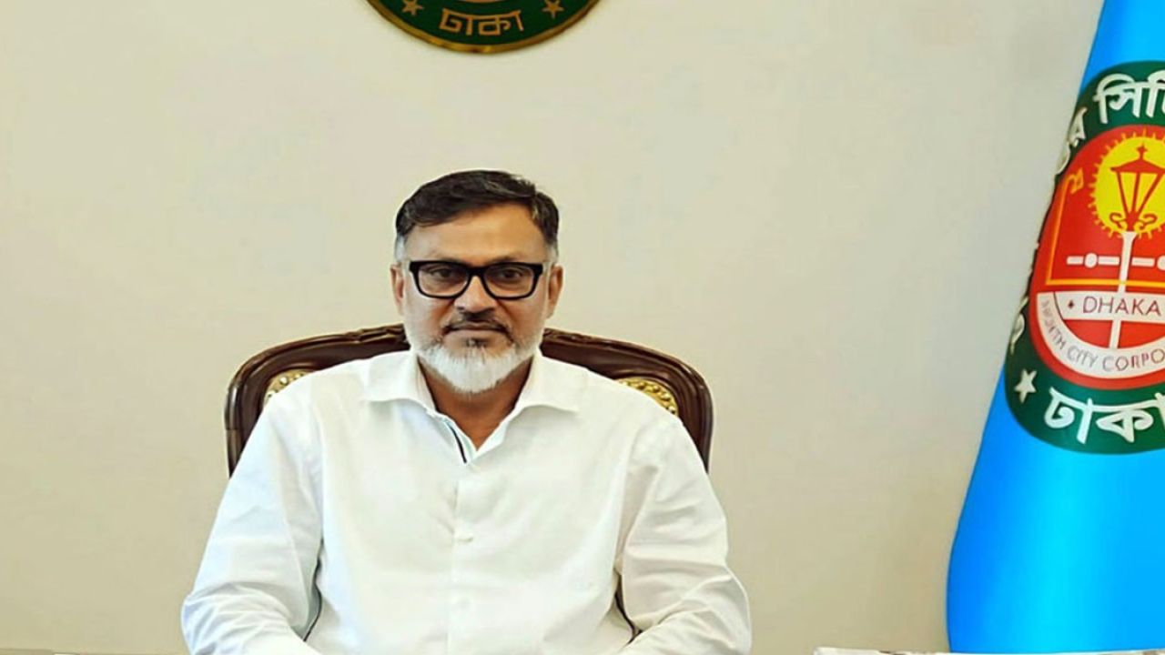 ‘আমার লাশের ওপর দিয়ে হলেও’ ফুটপাত দখলমুক্ত করবে ডিএনসিসি