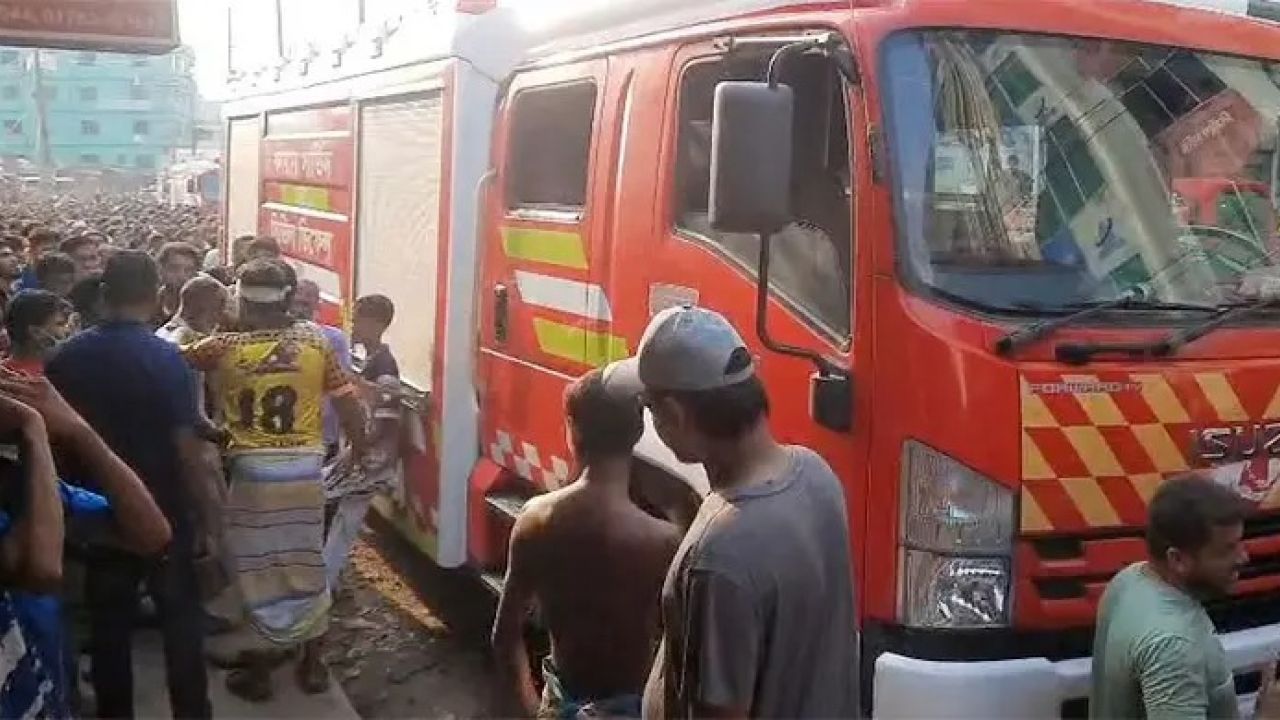 গাজীপুরে মেট্রিক্স গার্মেন্টসে আগুন, ৬৯ জন উদ্ধার