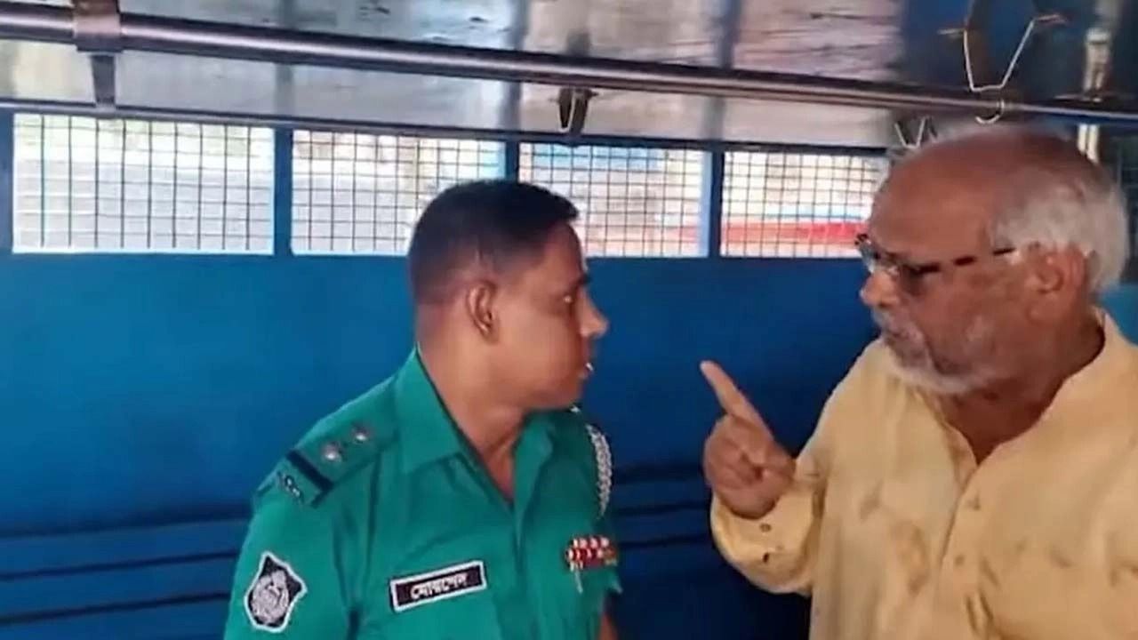 আদালতে পুলিশকে ধমক, ‘সরকারের অবৈধ অর্ডার মানি না’ বললেন আখতারুজ্জামান