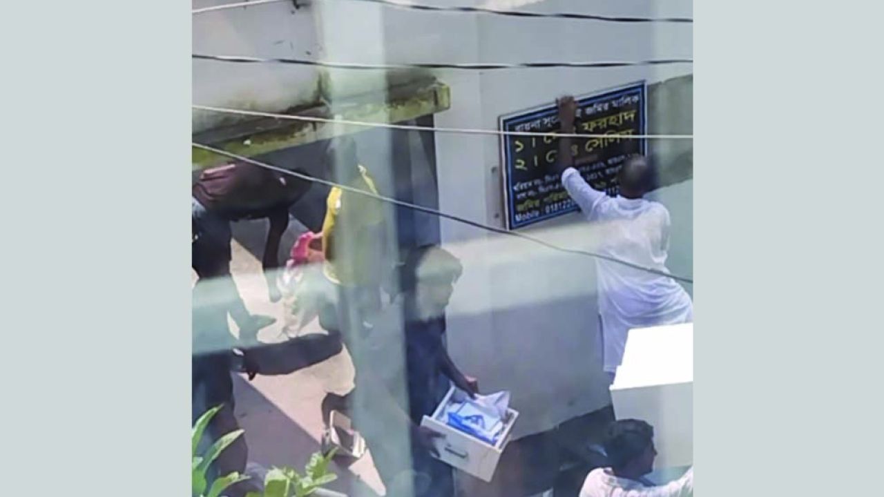 কেরানীগঞ্জে প্রকাশ্যে ব্যাবসায়িক অফিসে হামলা-ভাঙচুর, লুটপাটের অভিযোগ