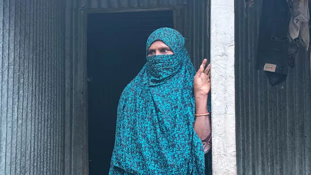 টিপসই নিয়েছিল ফ্যামিলি কার্ডের জন্য, কাগজে দেখানো হলো বিয়ে!