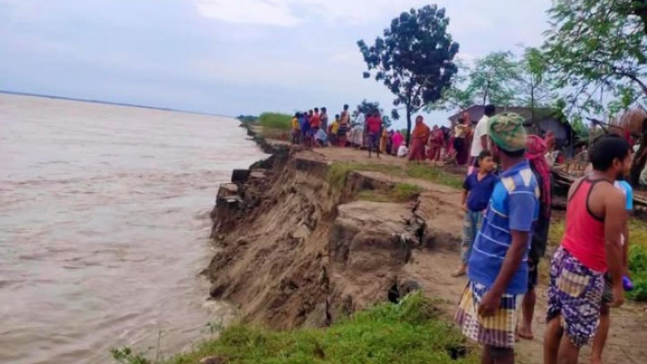 পদ্মার ভাঙনে বদলে যাচ্ছে চাঁপাইনবাবগঞ্জের মানচিত্র