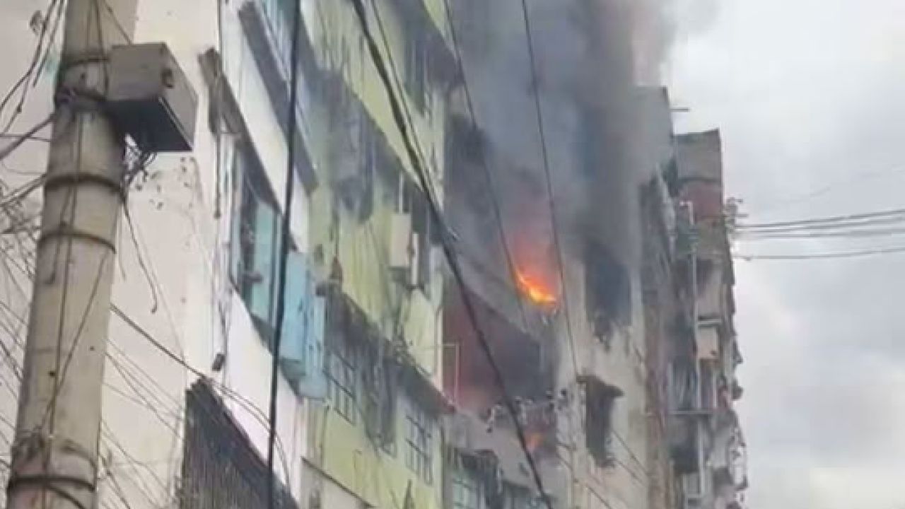 কেরানীগঞ্জের আবুল কাশেম মার্কেটে আগুন, নিয়ন্ত্রণে উপজেলা প্রশাসন