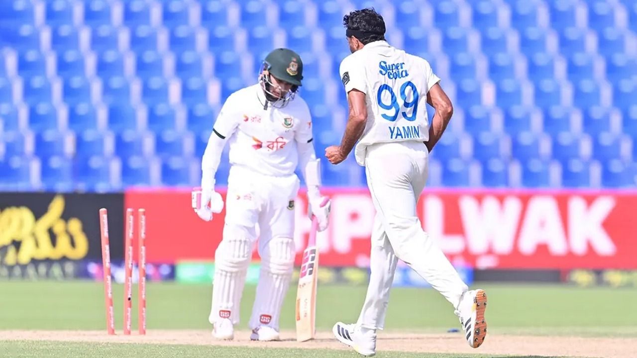 তিন উইকেটের ধাক্কায় বদলে গেল ম্যাচের চিত্র, চাপে শান্তর দল