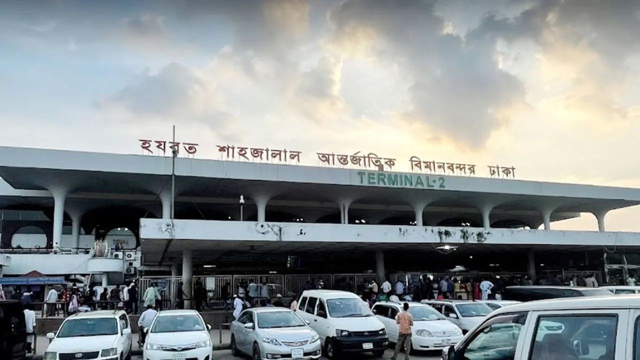 উড্ডয়নের পরই বিমানের চাকা খুলে পড়ল, ঢাকায় জরুরি অবতরণ