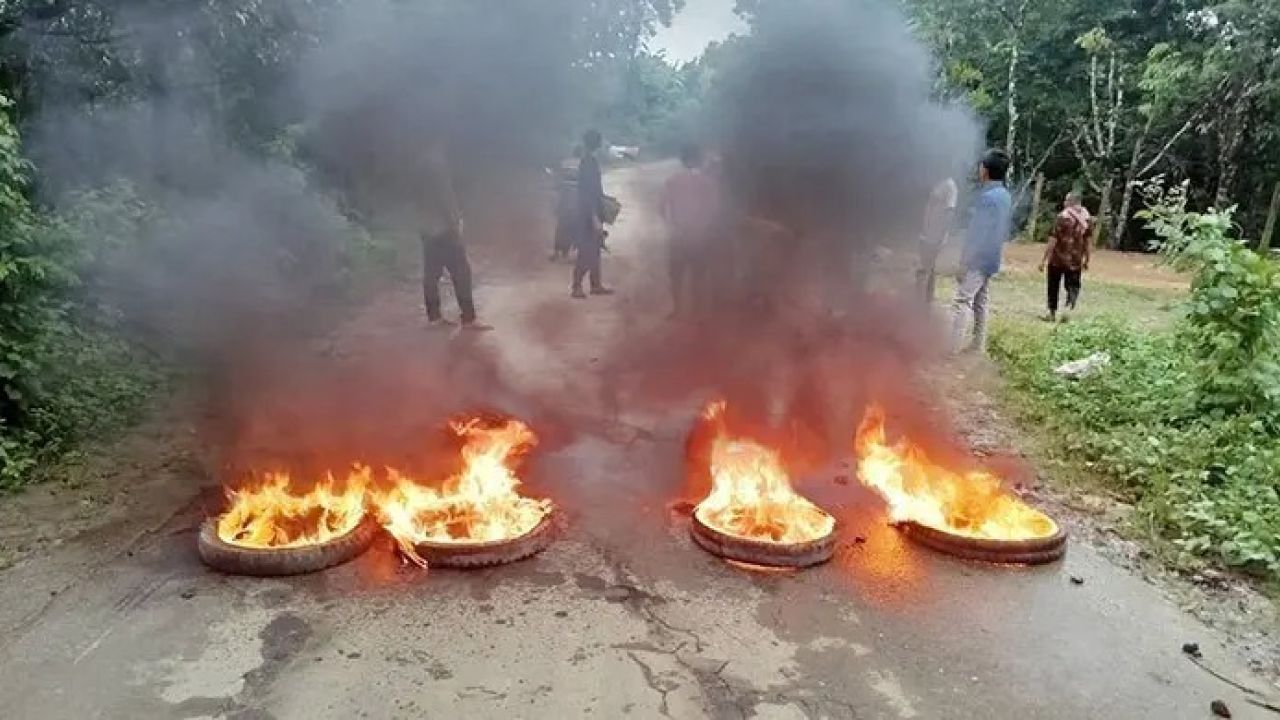 সাজেকে অনির্দিষ্টকালের অবরোধ, আটকা শত শত পর্যটক