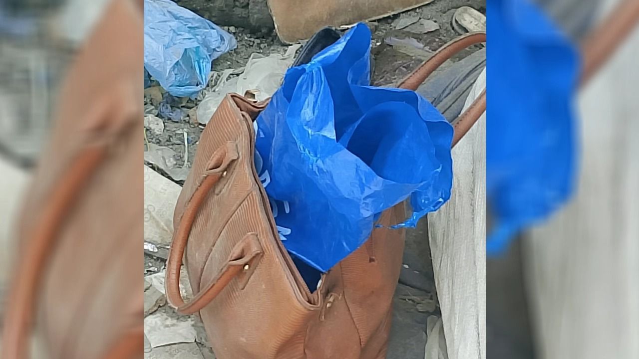 রাজধানীতে ভ্যানিটি ব্যাগ ঘিরে চাঞ্চল্য, ভেতরে মিলল বোমাসদৃশ বস্তু