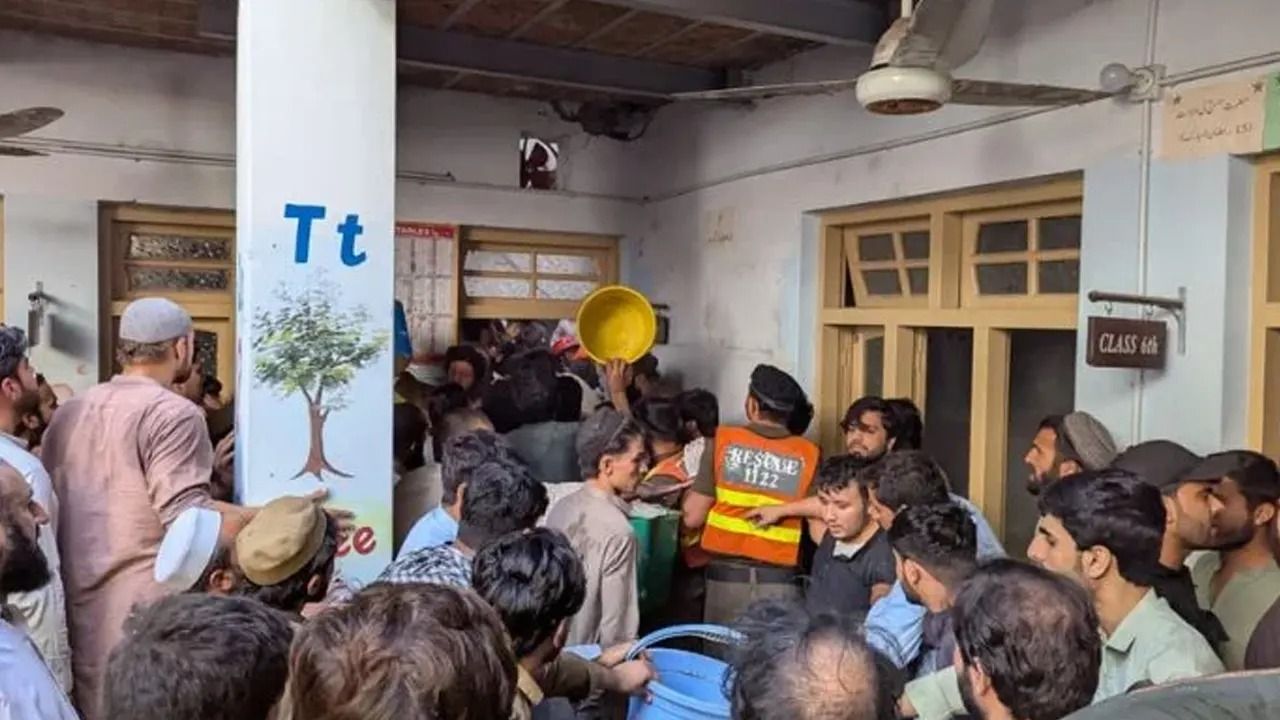 পাকিস্তানে স্কুলের ছাদ ধসে প্রাণ গেল ২৮ শিশু ও শিক্ষকের