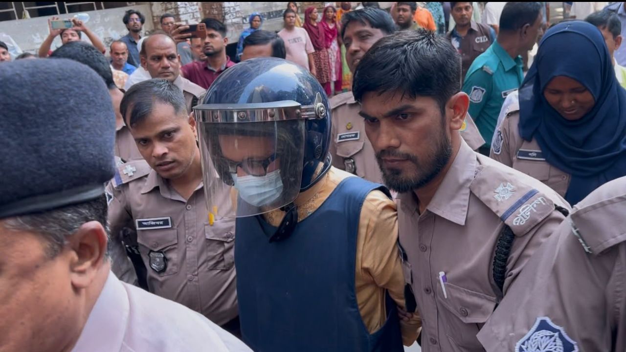 সোনা ও হীরা পাচারের মামলায় ডায়মন্ড ওয়ার্ল্ডের এমডি দিলীপ গ্রেপ্তার