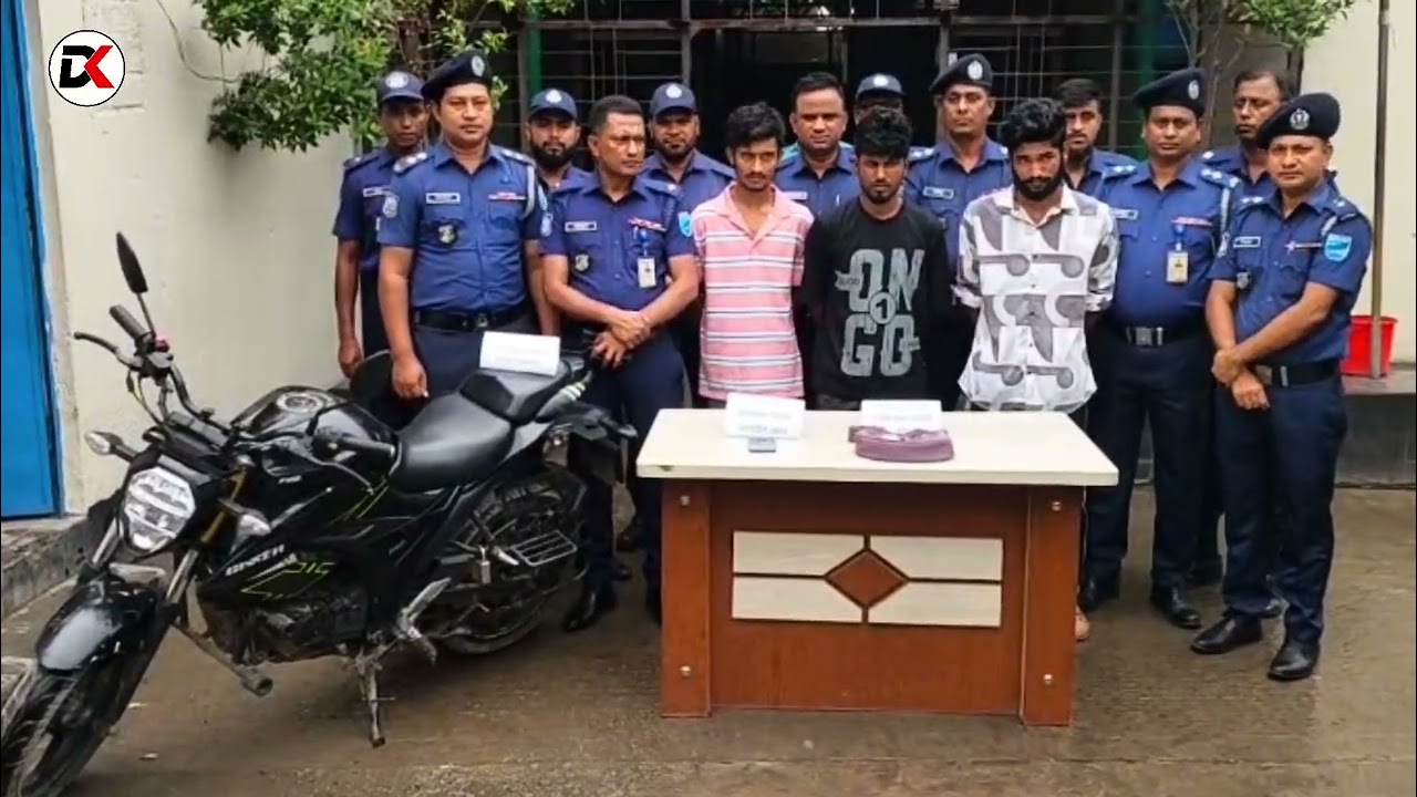 মাওয়া হাইওয়েতে বান্ধবী ও গার্লফ্রেন্ডের সাথে ব্যক্তিগত সময় কাটালে যে দুর্ঘটনা ঘটতে পারে